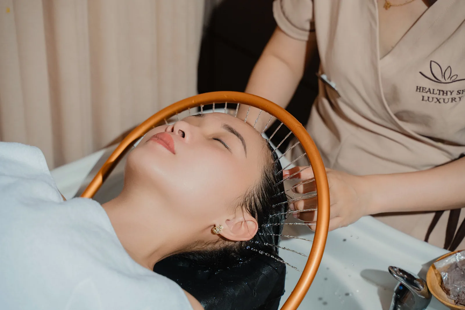 Guest receiving a head spa treatment at Healthy Spa Luxury