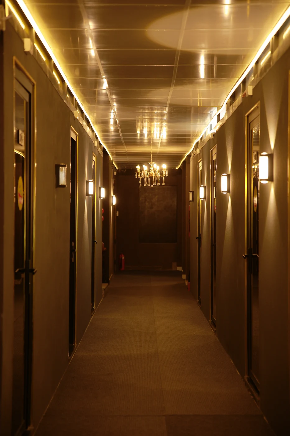 Bubble Wash — Hallway to the private rooms