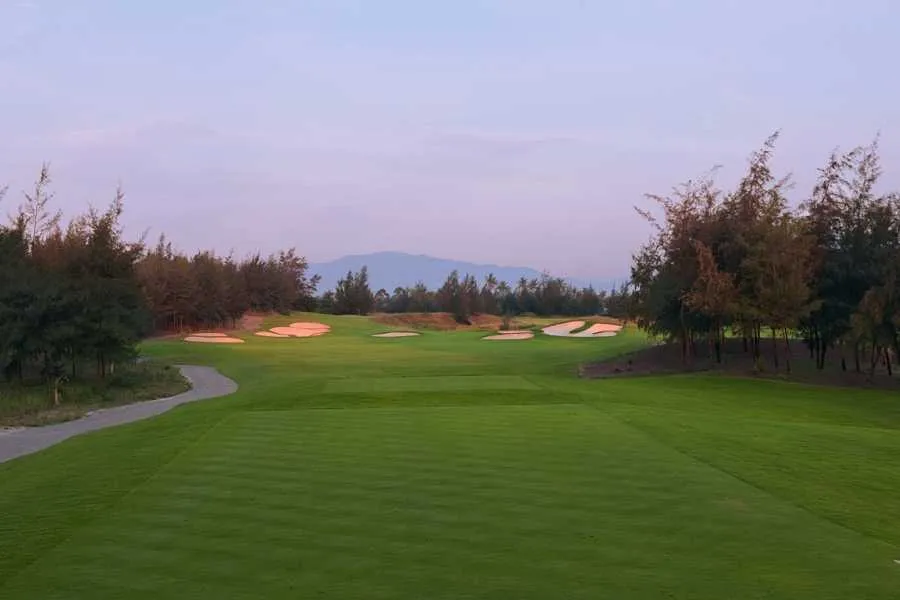 Montgomerie Links Vietnam 페어웨이 - 콜린 몽고메리 설계 골프장