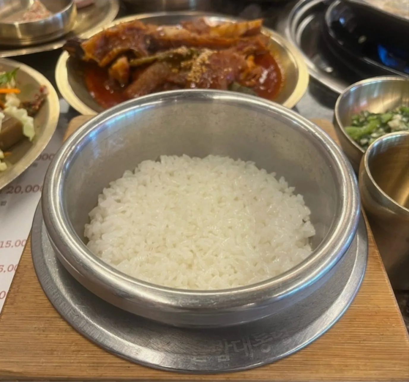 복가솥밥 실제 솥밥과 반찬 상차림